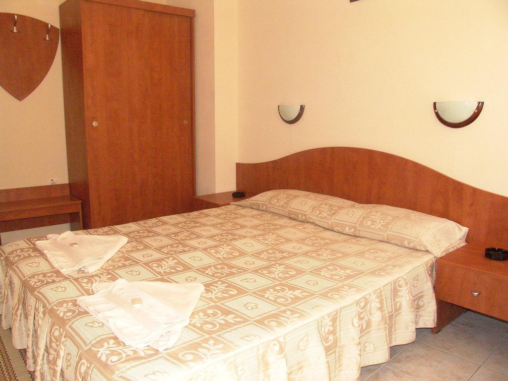 Family Hotel Andreev Nessebar Zimmer foto