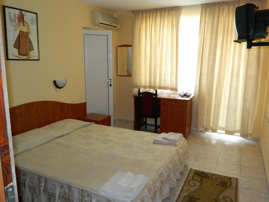 Family Hotel Andreev Nessebar Zimmer foto