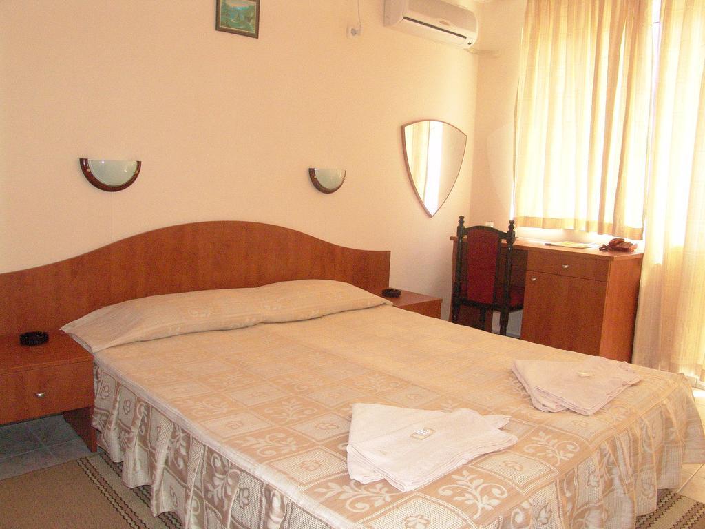 Family Hotel Andreev Nessebar Zimmer foto